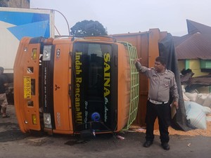 Detik-detik Kecelakaan Beruntun di Sibolangit Sebabkan Rumah-Sekolah Rusak