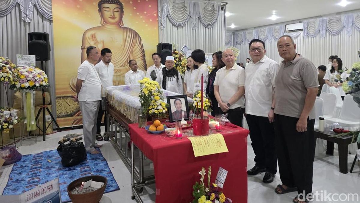 Ustaz Das'ad Latif Melayat ke Rumah Duka Mertua Ketua PSMTI Wilianto Tanta