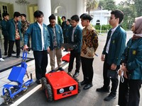 Wakil Presiden (Wapres) Gibran Rakabuming menerima audiensi lima tim mahasiswa dan dosen Institut Teknologi Bandung (ITB) di Istana Wapres, Jl. Medan Merdeka Selatan No. 6, Jakarta Pusat, Rabu (09/09/2026). (Dok. Sekretariat Wakil Presiden)