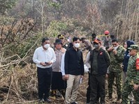 Wakil Presiden (Wapres) Gibran Rakabuming meninjau penanganan kebakaran hutan dan lahan (karhutla) di tiga provinsi di Kalimantan, Kamis (10/09/2026). (Setwapres)
