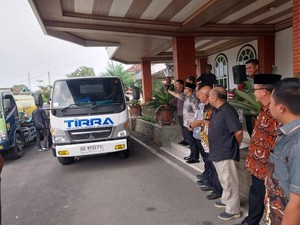 Pemkab OKU Kerahkan 5 Mobil Tangki Distribusikan Air Bersih ke Warga