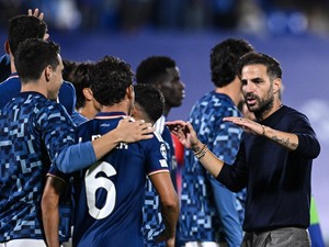 Belajar dari Arsenal: Fabregas Mau Bek Como Juga Bisa Cetak Gol