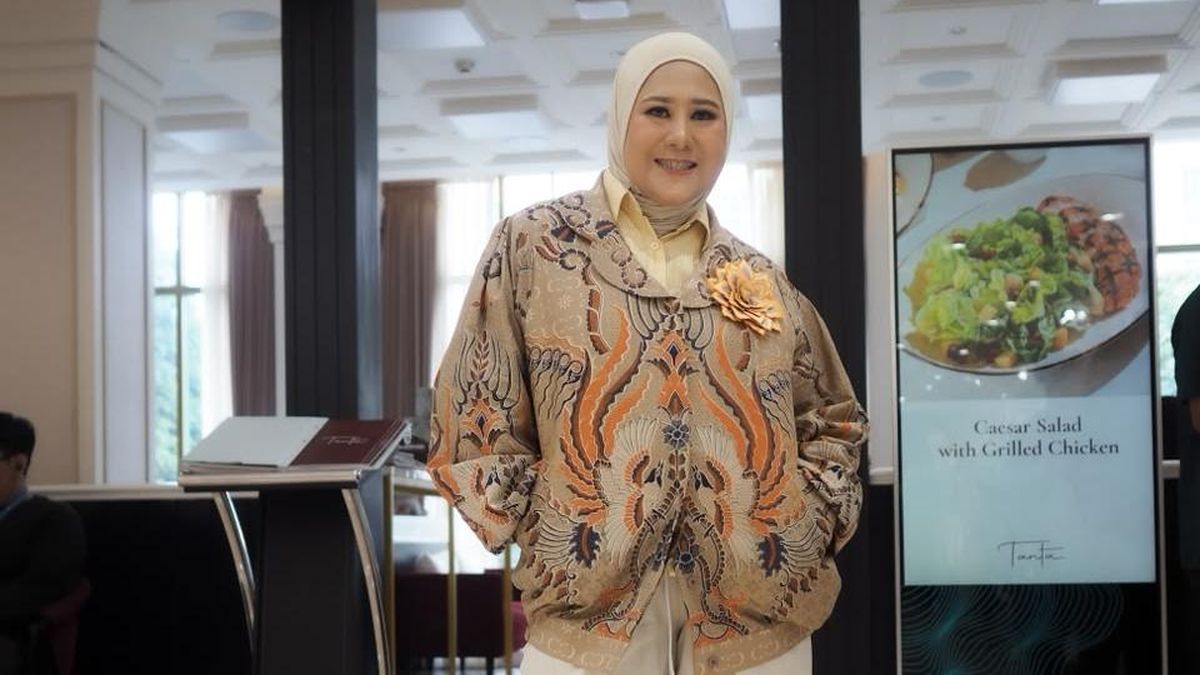 Leny Rafael Senang Artis Padukan Wastra Nusantara Berbalut Modern Luxury