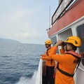Operasi pencarian terhadap delapan orang yang masih belum diketahui keberadaannya setelah kehilangan kontak di perairan Selat Sunda terus dilakukan oleh tim SAR gabungan. Rombongan tersebut terdiri atas lima jurnalis, dua awak, dan satu pemandu. (Dok