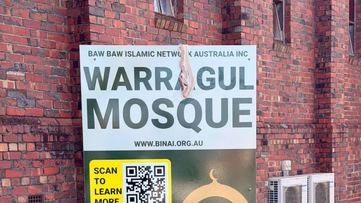 Masjid Australia Dilempari Daging Babi oleh Pria Tak Dikenal