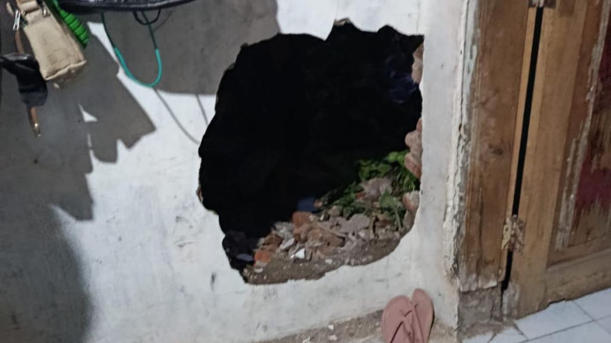 Tak Ada Takutnya, Maling Pasuruan Lubangi Tembok Rumah Lalu Gondol Motor