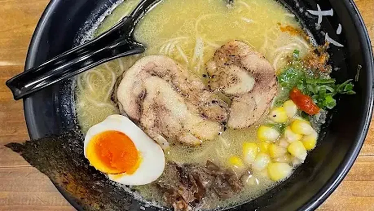 5 Tempat Makan di Gedung Sampoerna Strategic, Ada Kopi hingga Ramen Enak