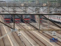 Sebanyak tujuh rangkaian Kereta Rel Listrik (KRL) seri iE305 produksi PT Industri Kereta Api (Persero) atau INKA ditarik dari operasional, untuk menjalani perawatan intensif melalui proses General Check Up (GCU) diDipo kereta Depok, Jawa Barat, Jumat