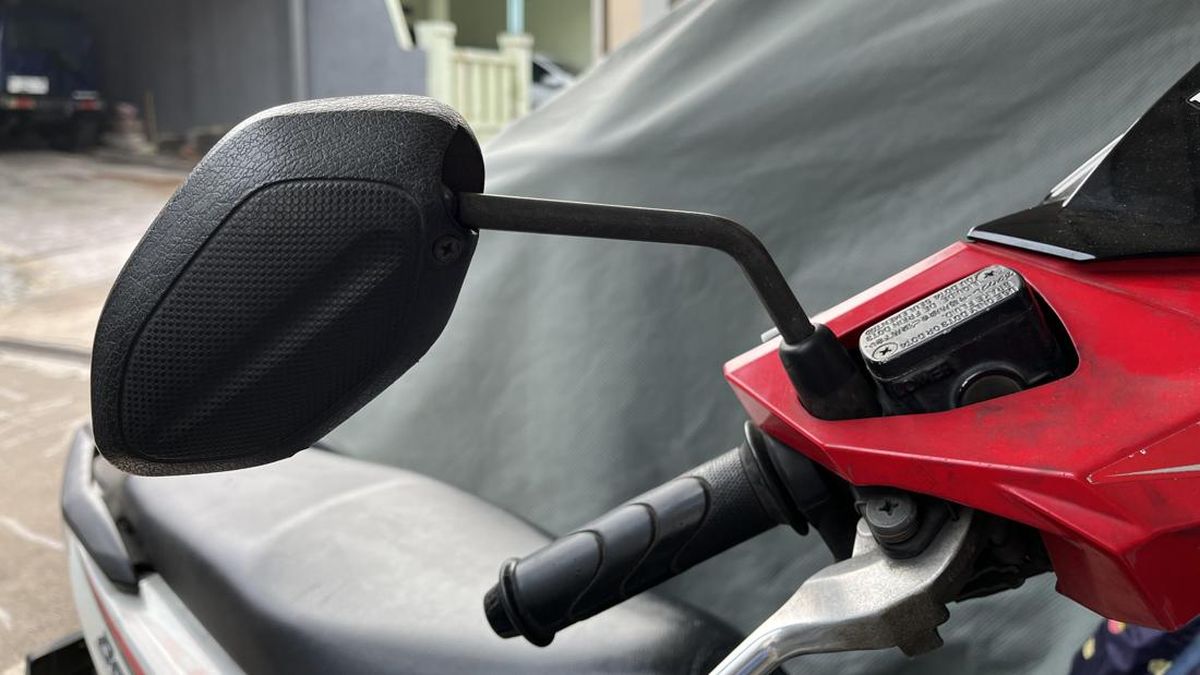 Pakai Spion Motor Cuma Ada 1, Segini Denda Tilangnya