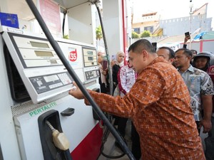 Murid TK-SMP Makassar Belajar di Rumah Imbas Antrean BBM Kian Parah