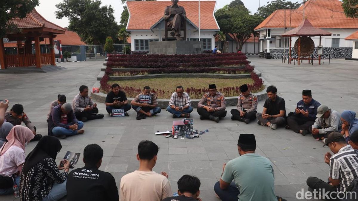 Doa Bersama dari Blitar untuk 5 Jurnalis Hilang Kontak di Selat Sunda