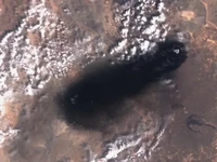 Citra satelit memperlihatkan lokasi-lokasi yang terkena serangan pada pipa Timur-Barat. (Reuters)