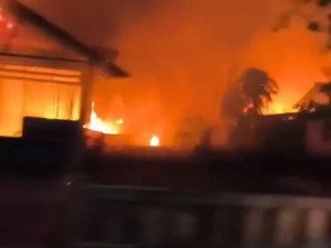 Kronologi Bentrokan di Maluku Berujung 27 Rumah Terbakar-4 Orang Tertembak