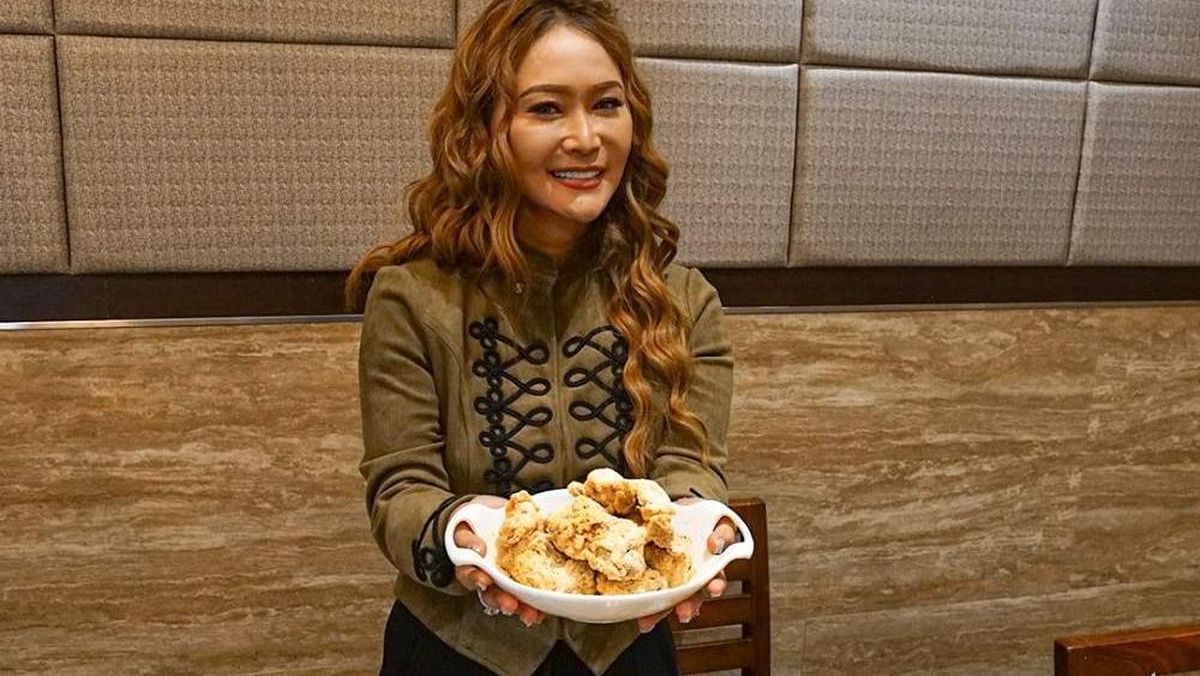 Inul Daratista Buka Restoran Korea, Bisa Makan Sambil Karaokean!