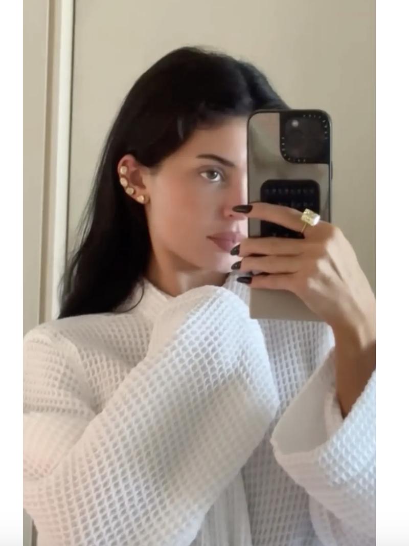 Kylie Jenner Pakai 4 Anting Berlian Sekaligus, Nilainya Capai Rp 17 M
