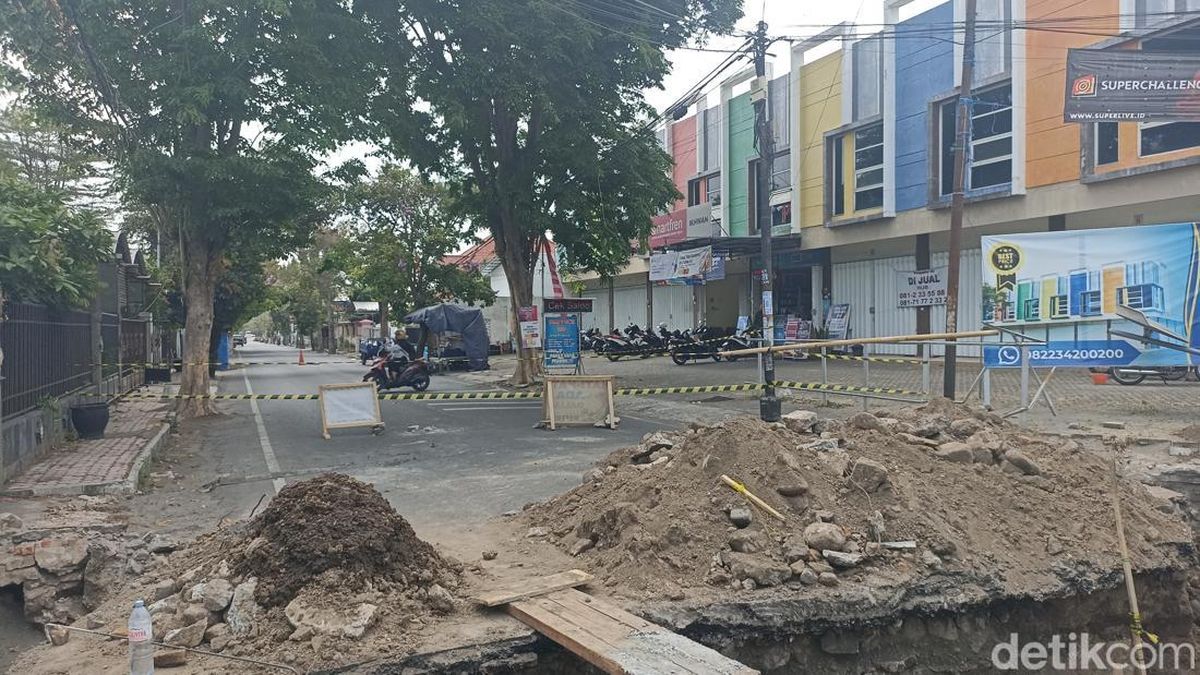 Warga Kota Blitar Kecele Akses Jalan Ditutup Total gegara Gorong-gorong