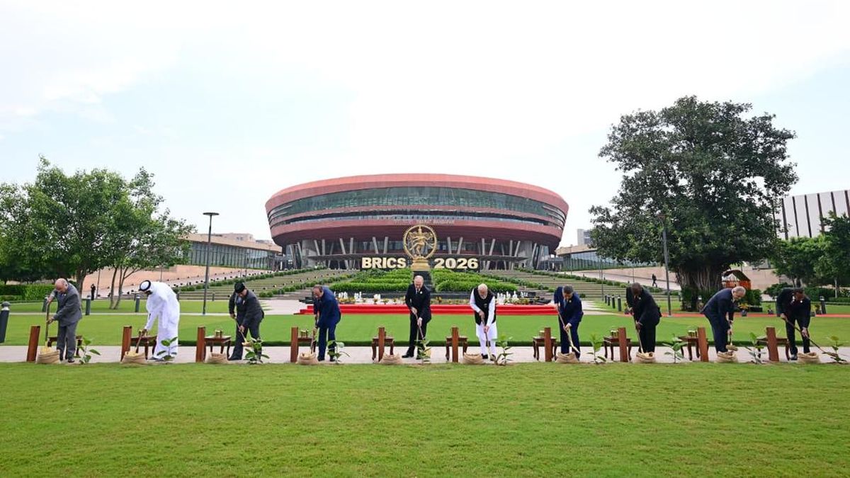Prabowo, Putin, hingga Xi Jinping Tanam Pohon Banyan Bersama di Sela KTT BRICS