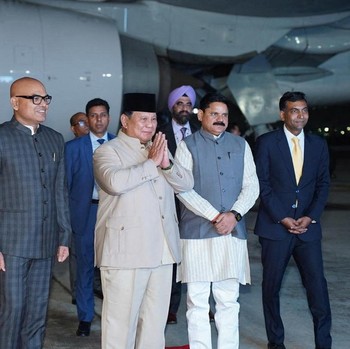 Presiden Indonesia Prabowo Subianto tiba di Air Force Station (AFS) Palam, New Delhi, India. Prabowo akan menghadiri Konferensi Tingkat Tinggi (KTT) ke-18 BRICS, yang akan berlangsung pada 12-13 September 2026. (via REUTERS/India's Ministry of Extern