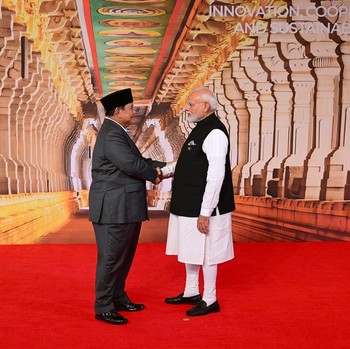 Presiden Prabowo Subianto tiba di Bharat Mandapam, New Delhi, India, untuk mengikuti Konferensi Tingkat Tinggi (KTT) ke-18 BRICS 2026, Sabtu (12/9/2026). (Dok. Muchlis Jr - Biro Pers, Media, dan Informasi Sekretariat Presiden)
