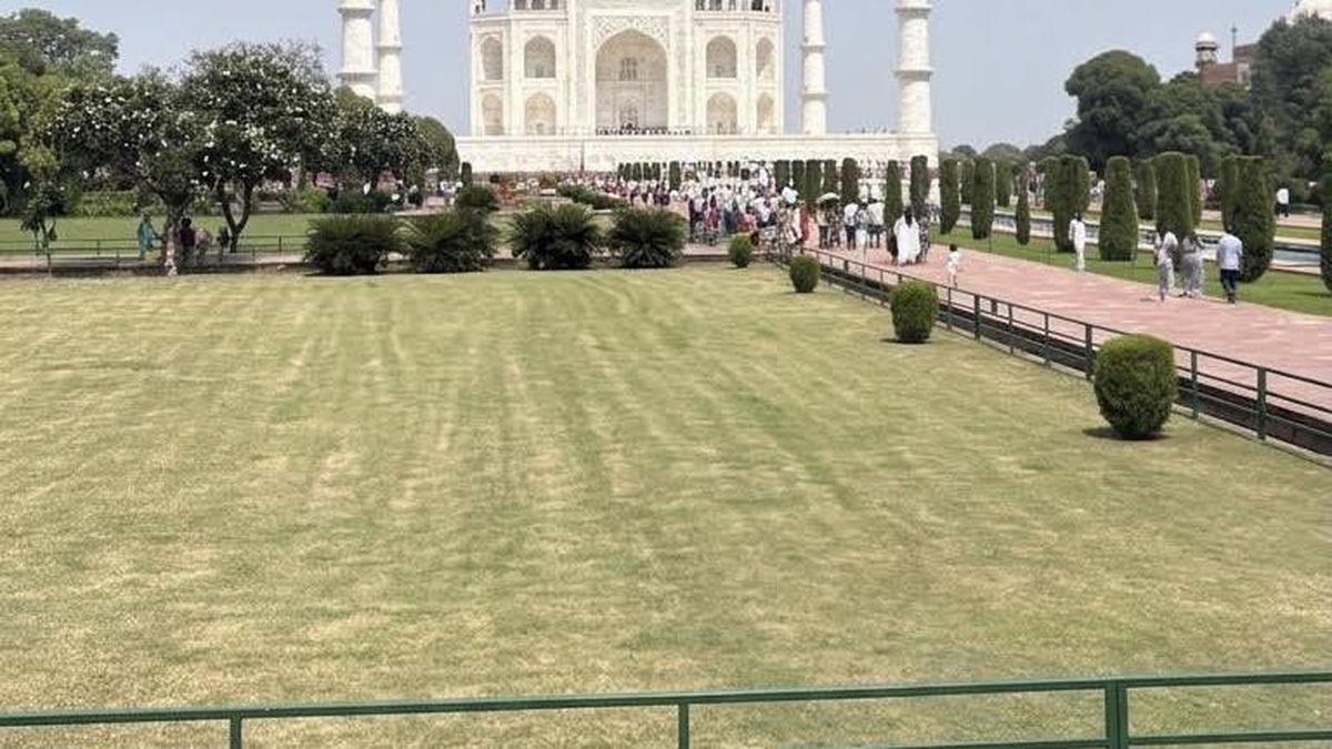 Melihat Taj Mahal: Ukiran Aksara Arab, Gerbang Merah, dan Kisah Raja Mughal