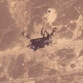 Citra satelit memperlihatkan kepulan asap hitam membubung dari area jalur pipa minyak Timur-Barat Arab Saudi di sebelah selatan Madinah, wilayah Hijaz, Arab Saudi, pada 10 September 2026. (via REUTERS/2026 Planet Labs PBC)
