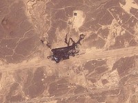 Citra satelit memperlihatkan kepulan asap hitam membubung dari area jalur pipa minyak Timur-Barat Arab Saudi di sebelah selatan Madinah, wilayah Hijaz, Arab Saudi, pada 10 September 2026. (via REUTERS/2026 Planet Labs PBC)