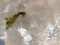 Citra satelit memperlihatkan kepulan asap hitam membubung dari area jalur pipa minyak Timur-Barat Arab Saudi di sebelah selatan Madinah, wilayah Hijaz, Arab Saudi, pada 10 September 2026. (via REUTERS/2026 Planet Labs PBC)