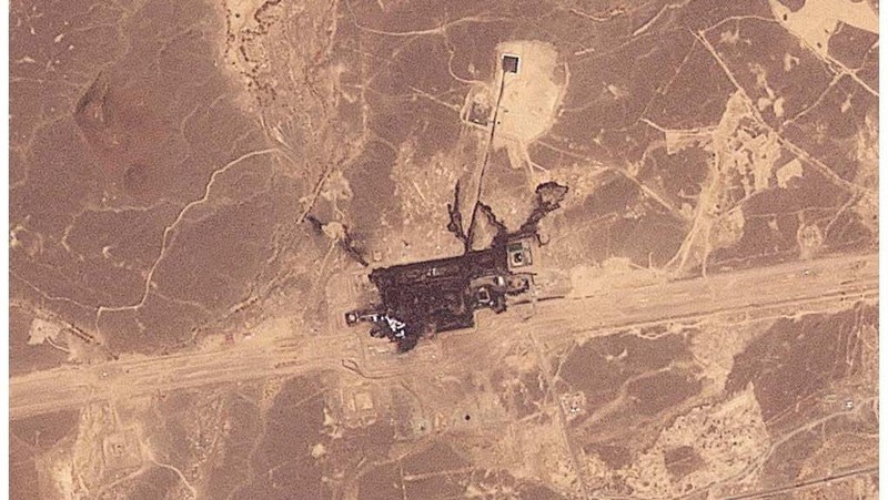 Citra satelit memperlihatkan kepulan asap hitam membubung dari area jalur pipa minyak Timur-Barat Arab Saudi di sebelah selatan Madinah, wilayah Hijaz, Arab Saudi, pada 10 September 2026. (via REUTERS/2026 Planet Labs PBC)