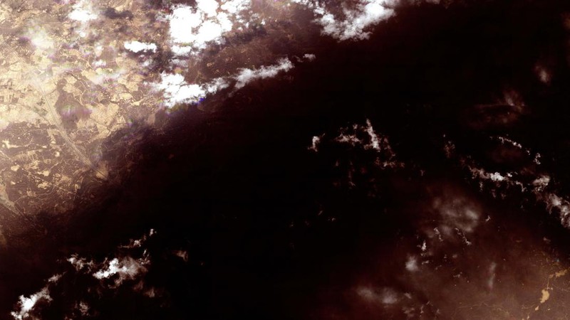 Citra satelit memperlihatkan kepulan asap hitam membubung dari area jalur pipa minyak Timur-Barat Arab Saudi di sebelah selatan Madinah, wilayah Hijaz, Arab Saudi, pada 10 September 2026. (via REUTERS/2026 Planet Labs PBC)