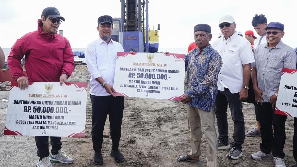 Gubernur Sulsel Serahkan Bantuan Keuangan Rp 17 M ke Pemkab Bulukumba