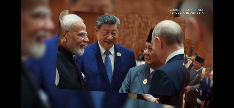 Presiden RI Prabowo Subianto berbincang hangat dengan sejumlah pemimpin dunia di sela-sela Konferensi Tingkat Tinggi BRICS ke-18 di New Delhi, India, Sabtu (12/9/2026). (Dok. Muchlis Jr - Biro Pers, Media, dan Informasi Sekretariat Presiden)