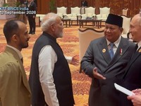 Presiden RI Prabowo Subianto berbincang hangat dengan sejumlah pemimpin dunia di sela-sela Konferensi Tingkat Tinggi BRICS ke-18 di New Delhi, India, Sabtu (12/9/2026). (Dok. Muchlis Jr - Biro Pers, Media, dan Informasi Sekretariat Presiden)