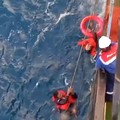 PT Pertamina Patra Niaga melalui kapal tanker MT Mauhau turut membantu proses pencarian dan penyelamatan korban KMP Virgo Transport 08 yang dilaporkan tenggelam di perairan Laut Jawa, Minggu (13/9). (Dok. Pertamina)
