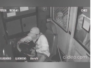 Sopir TransJ Ngerem Bikin Penumpang Jatuh Ternyata Hindari Motor Potong Jalur