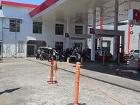 Antrean pengisian BBM disejumlah  SPBU Pertamina di Makassar. (Dok. PT Pertamina Patra Niaga)