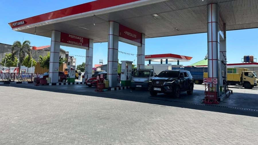 Antrean pengisian BBM disejumlah  SPBU Pertamina di Makassar. (Dok. PT Pertamina Patra Niaga)