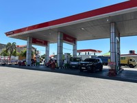 Antrean pengisian BBM disejumlah  SPBU Pertamina di Makassar. (Dok. PT Pertamina Patra Niaga)