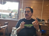 Direktur & Chief Regulatory Officer XLSmart, Merza Fachys kepada media di Stasiun KCIC Halim, Jakarta, Senin (14/9/2026). (CNBC Indonesia/Intan Rakhmayanti)