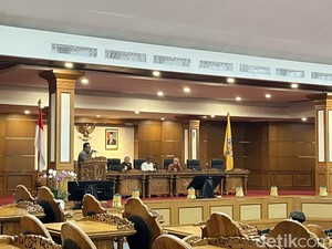 Gerindra-PSI Desak Koster Perkuat Pengawasan Pungutan Turis Asing