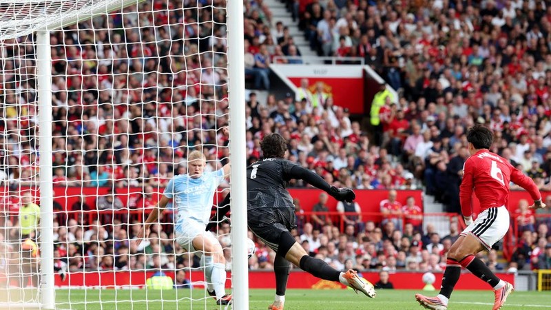 Laga Manchester United vs Manchester CIty di Stadion Old Trafford, Manchester, Inggris, Minggu (13/9/2026) malam WIB. (REUTERS/Scott Heppell)