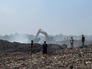Pemkab Bogor Kebut Pemadaman TPA Galuga Pakai Drone Termal Pantau Titik Api