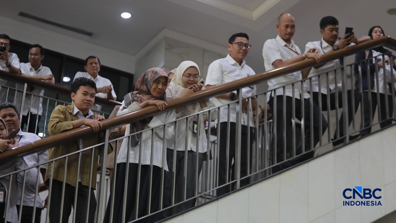 Suahasil Nazara memberikan keterangan pers kepada media di Gedung Djuanda Kementerian Keuangan, Jakarta, Senin, (14/9/2026). (CNBC Indonesia/Muhammad Sabki)