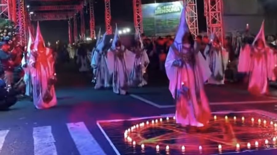 Simbang Kulon Night Carnival (SKNC) 2026 di Kelurahan Simbang Kulon, Kecamatan Buaran, Kabupaten Pekalongan. (Tangkapan Layar Threads/al.imansyaf)