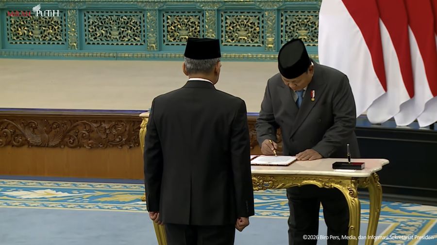 Presiden Prabowo Subianto melantik Suahasil Nazara sebagai Menteri Keuangam Masa Jabatan Periode Tahun 2024-2029, di Istana Negara, Jakarta, Senin (14/9/2026).