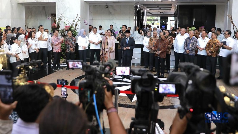 Suahasil Nazara memberikan keterangan pers kepada media di Gedung Djuanda Kementerian Keuangan, Jakarta, Senin, (14/9/2026).