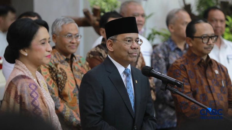 Suahasil Nazara memberikan keterangan pers kepada media di Gedung Djuanda Kementerian Keuangan, Jakarta, Senin, (14/9/2026). (CNBC Indonesia/Muhammad Sabki)