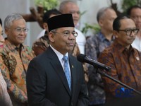 Suahasil Nazara memberikan keterangan pers kepada media di Gedung Djuanda Kementerian Keuangan, Jakarta, Senin, (14/9/2026). (CNBC Indonesia/Muhammad Sabki)