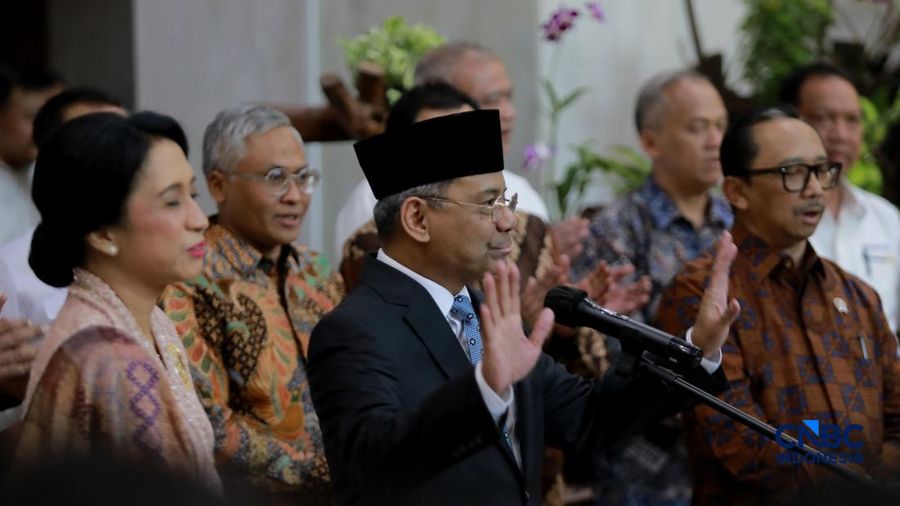 Suahasil Nazara memberikan keterangan pers kepada media di Gedung Djuanda Kementerian Keuangan, Jakarta, Senin, (14/9/2026).