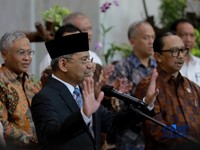 Suahasil Nazara memberikan keterangan pers kepada media di Gedung Djuanda Kementerian Keuangan, Jakarta, Senin, (14/9/2026). (CNBC Indonesia/Muhammad Sabki)