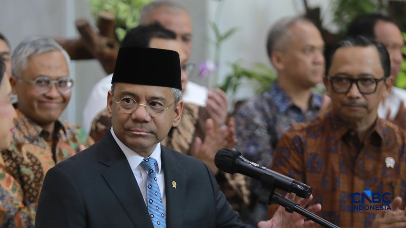 Suahasil Nazara memberikan keterangan pers kepada media di Gedung Djuanda Kementerian Keuangan, Jakarta, Senin, (14/9/2026). (CNBC Indonesia/Muhammad Sabki)